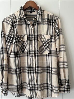 Cozy Black Plaid Button-Up Shirt in Cream and Black